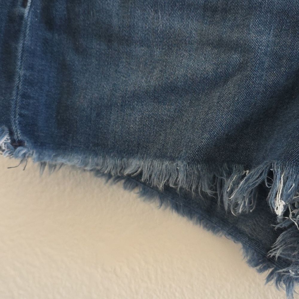 Hudson Amber Raw Edge Hem Jean Shorts Size 29 - Picture 5 of 11